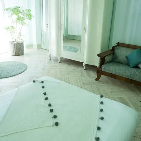 Bed & Breakfast Paradeisos *